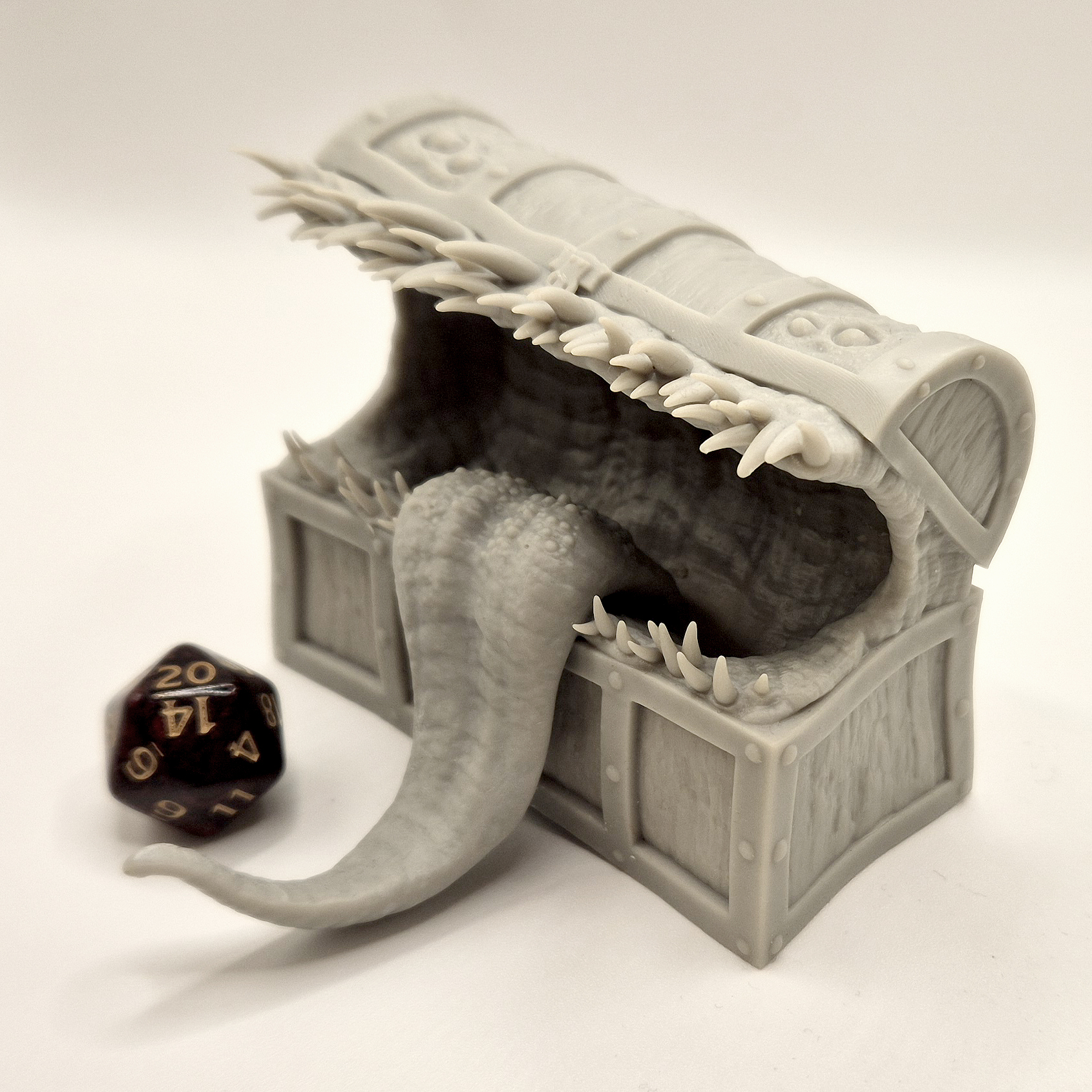 mimic gigante 00 mimic chest gigante